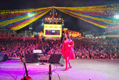 Juliette canta com Chico César e Geraldo Azevedo na abertura do São João de Campina Grande