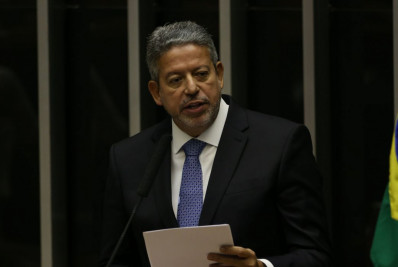 Lira exonera assessor investigado em compra de kits de robótica