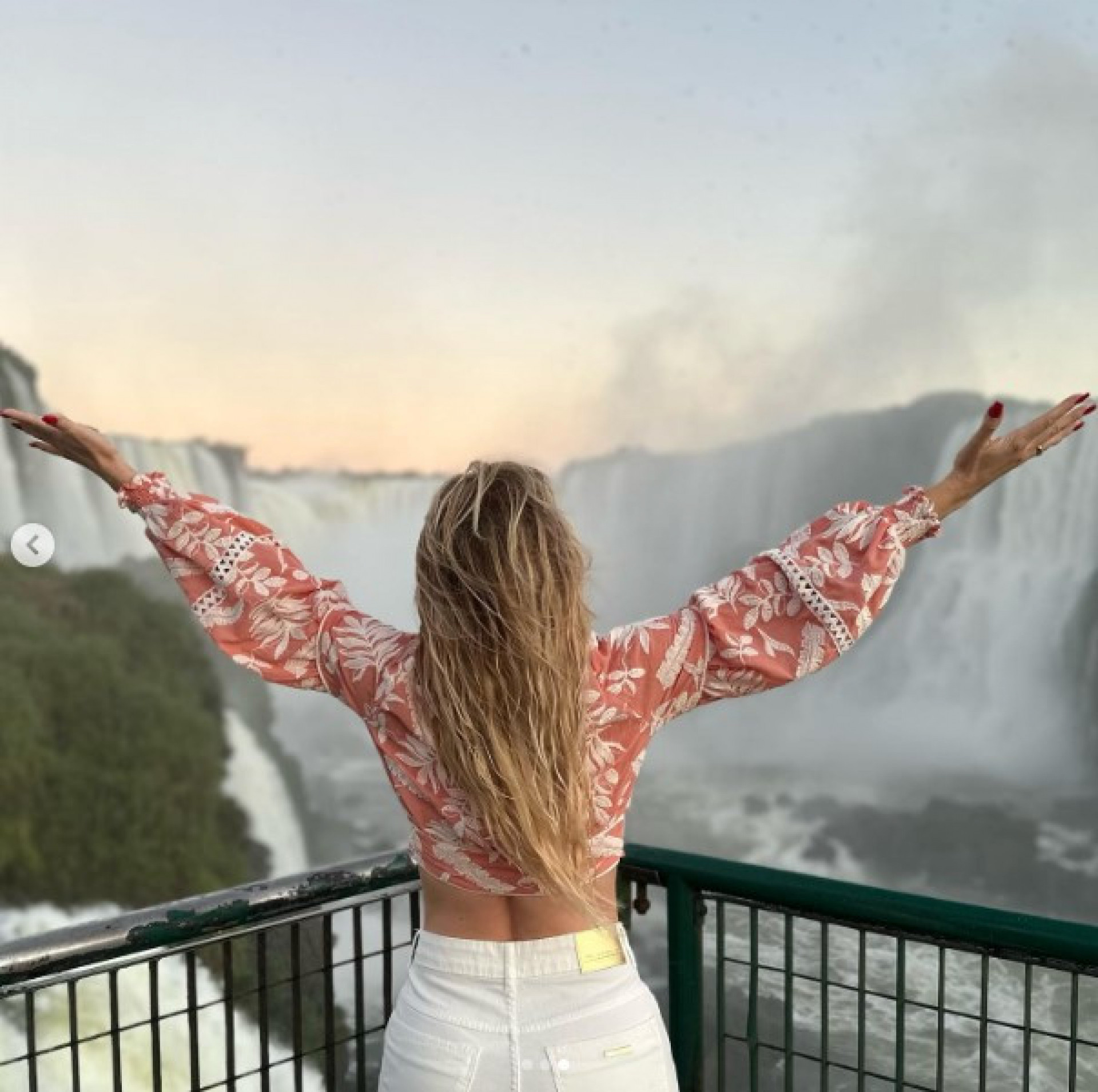 Eliana comemora alta dos pais em Foz do Iguaçu - Reprodução/Instagram