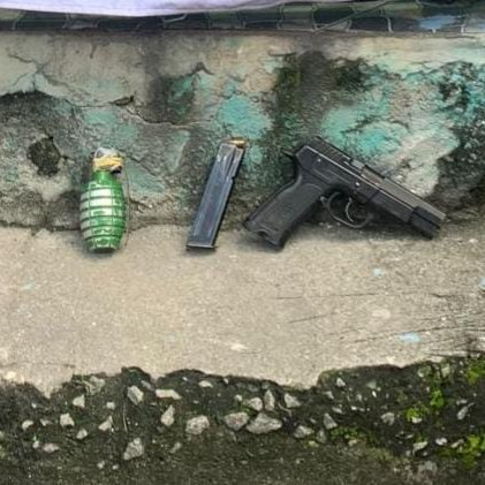 Pistola e granada apreendidos durante opera&ccedil;&atilde;o na comunidade da Malvina