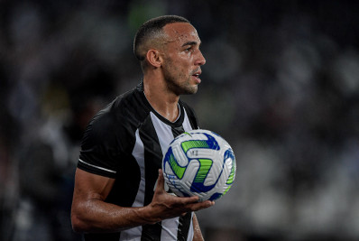 Com lesão no joelho direito, Marçal deve desfalcar Botafogo por pelo menos quatro semanas