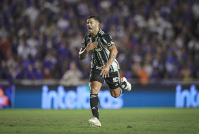 Do meio da rua! Assista ao gol de Hulk na vitória do Atlético-MG sobre o Cruzeiro