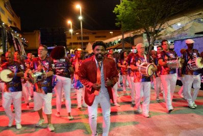 Inocentes de Belford Roxo realiza projeto gratuito de aulas de percussão