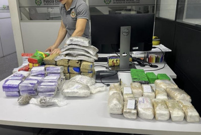 Seap e PM apreendem celulares e drogas que seriam jogados para dentro de presídio em Campos