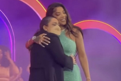 Preta Gil se emociona com Ludmilla no palco do 'Numanice' em São Paulo