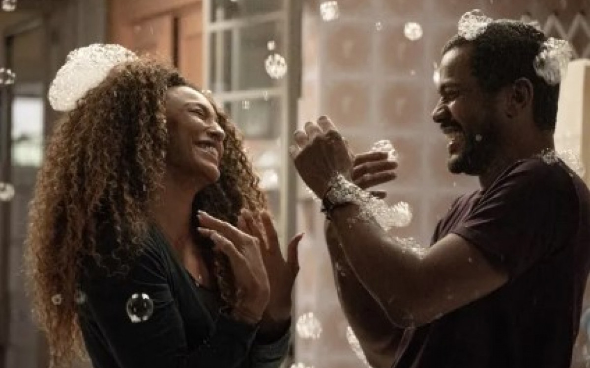 Sol (Sheron Menezzes) e Ben (Samuel de Assis)