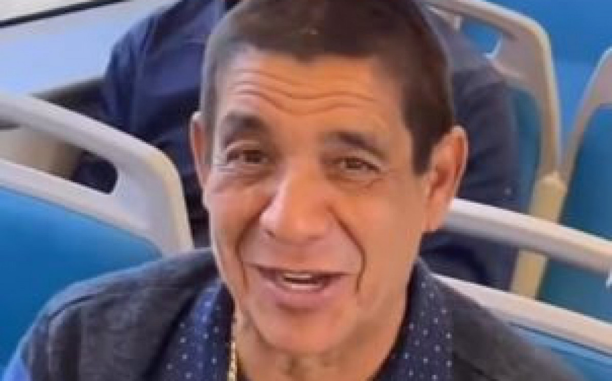 Em Nova York, Zeca Pagodinho dá palpite para jogo do bicho e diverte fãs