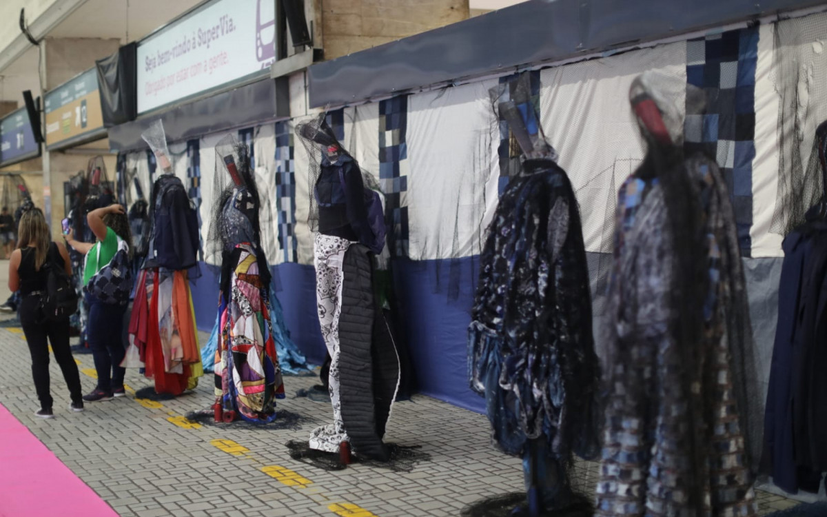 Pe&ccedil;as criadas a partir de roupas de diversos tecidos ficar&atilde;o expostas at&eacute; a pr&oacute;xima sexta-feira (9)