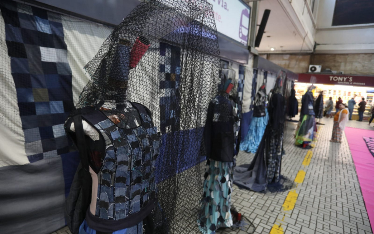 Pe&ccedil;as criadas a partir de roupas de diversos tecidos ficar&atilde;o expostas at&eacute; a pr&oacute;xima sexta-feira (9)