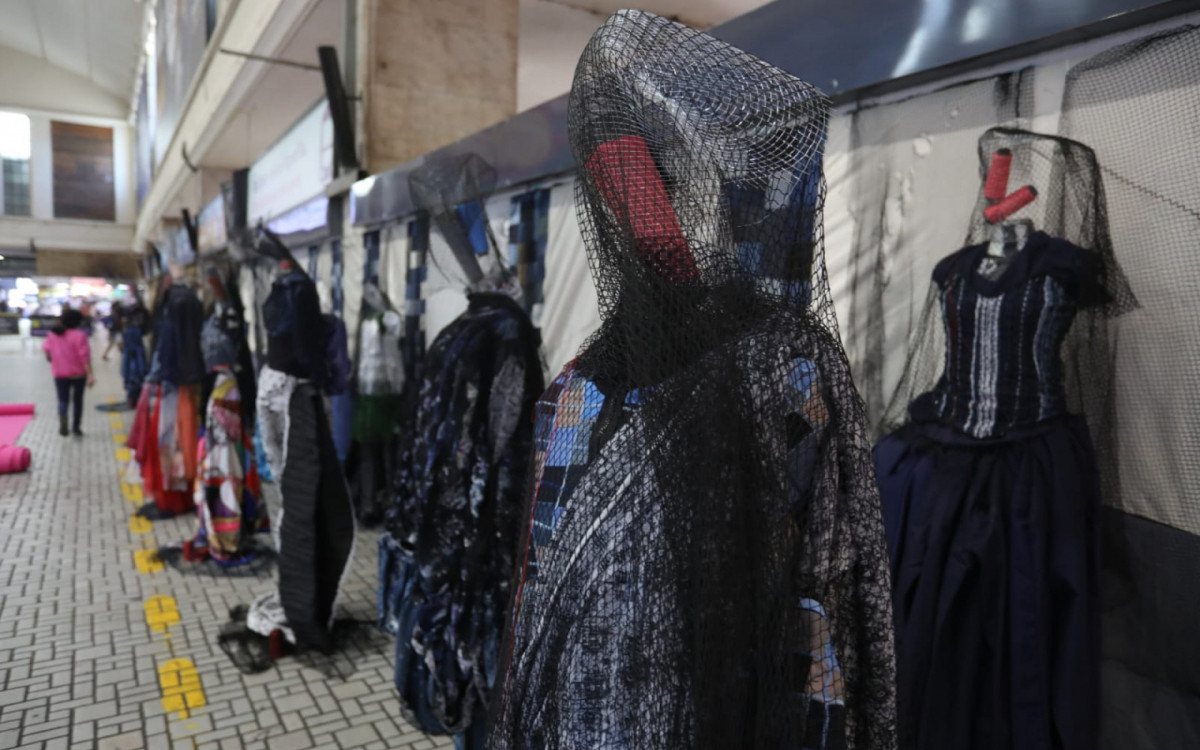 Pe&ccedil;as criadas a partir de roupas de diversos tecidos ficar&atilde;o expostas at&eacute; a pr&oacute;xima sexta-feira (9)