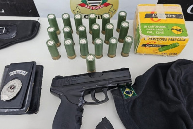 Falso policial é preso em SP com réplicas de arma de fogo