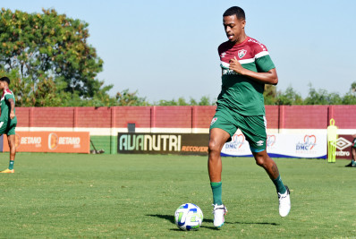 Keno treina com bola e anima Fluminense em semana de jogo contra o River Plate