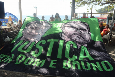 Morte de Bruno e Dom completa um ano: grupo realiza manifestação em Copacabana