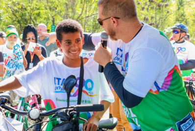Pedal Ambiental reúne milhares de ciclistas em percurso até Parque Paleontológico