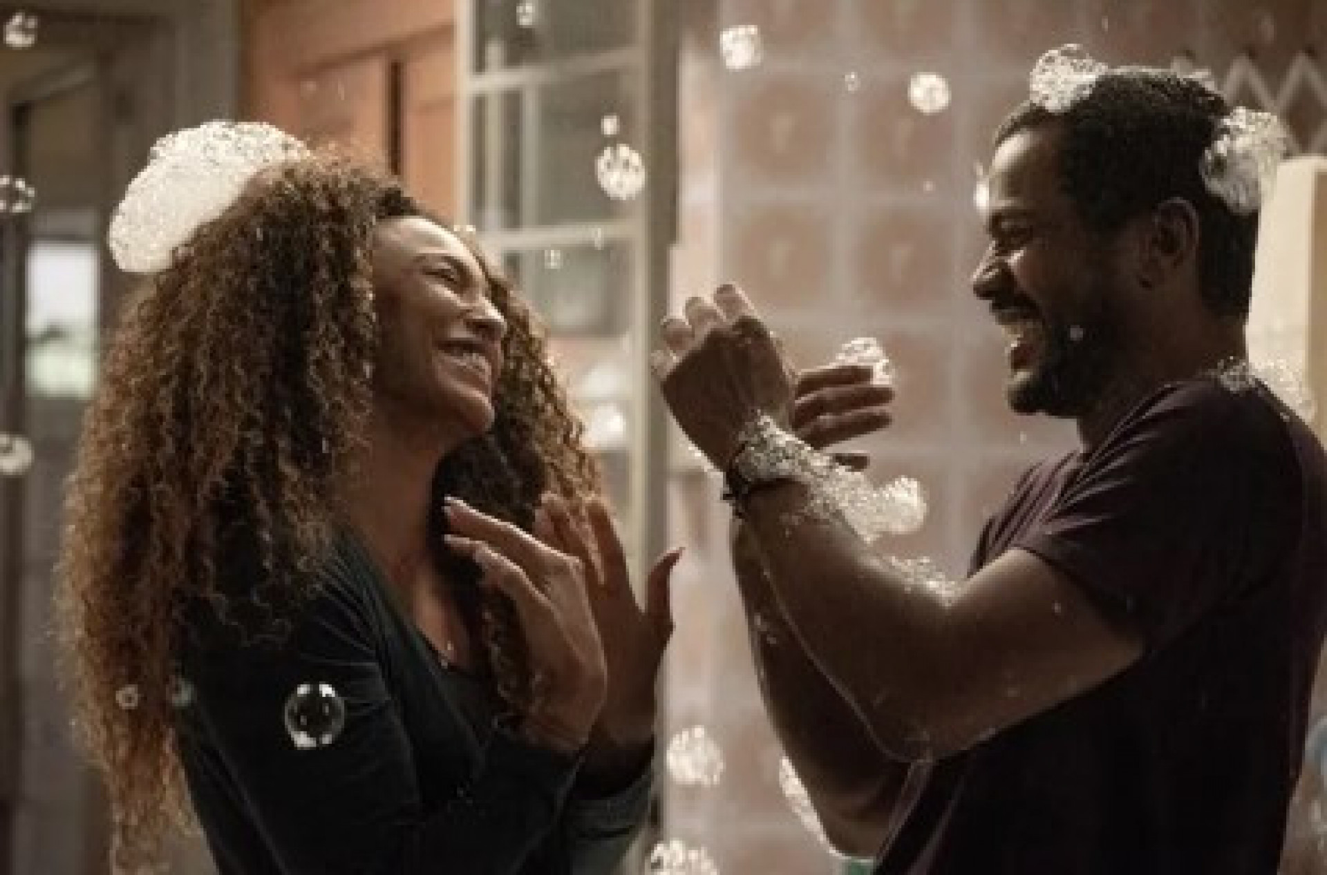 Sol (Sheron Menezzes) e Ben (Samuel de Assis) - Reprodução/Globo