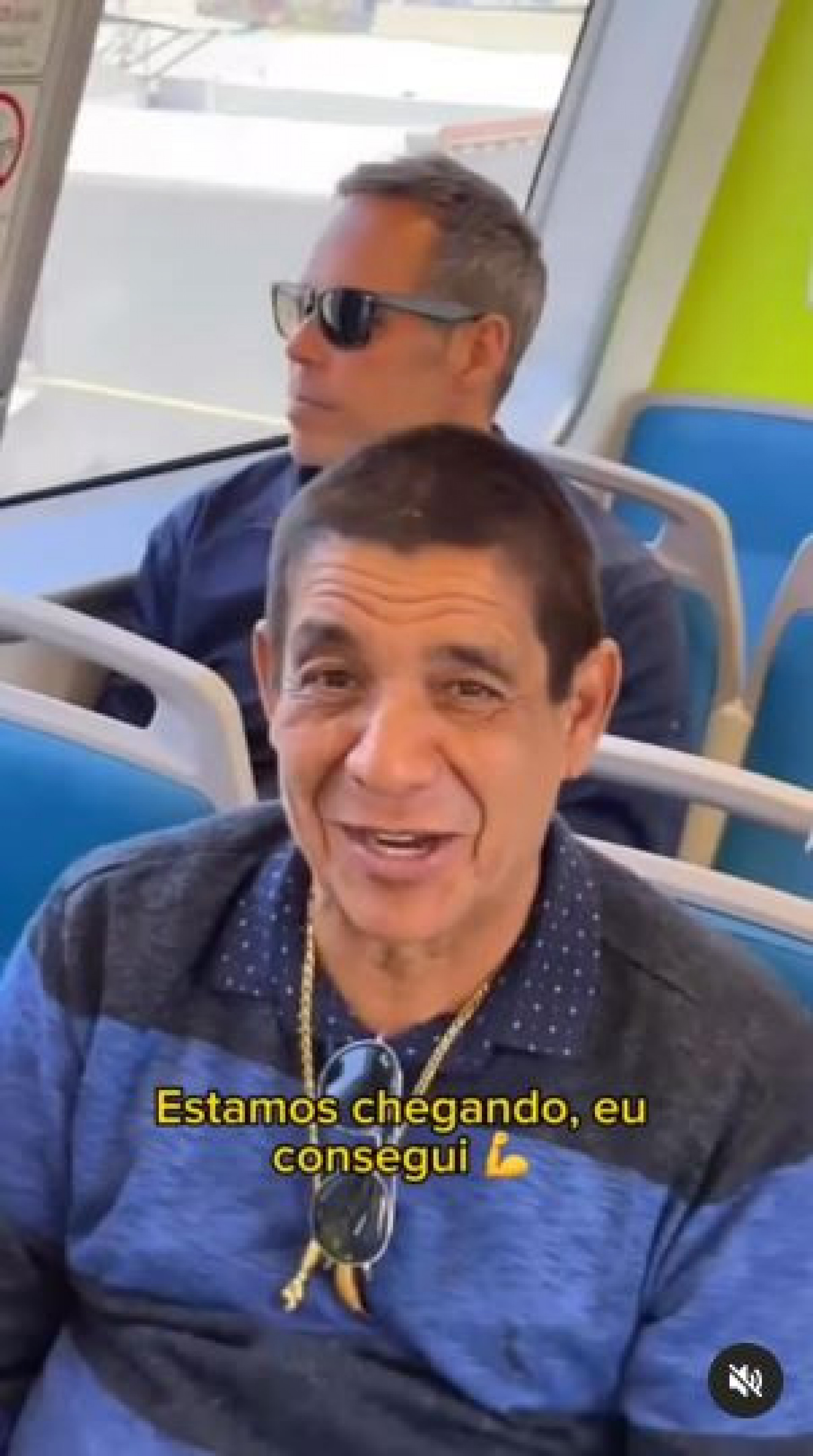 Zeca Pagodinho se diverte durante passeio de metrô em Los Angeles - Reprodução/Instagram