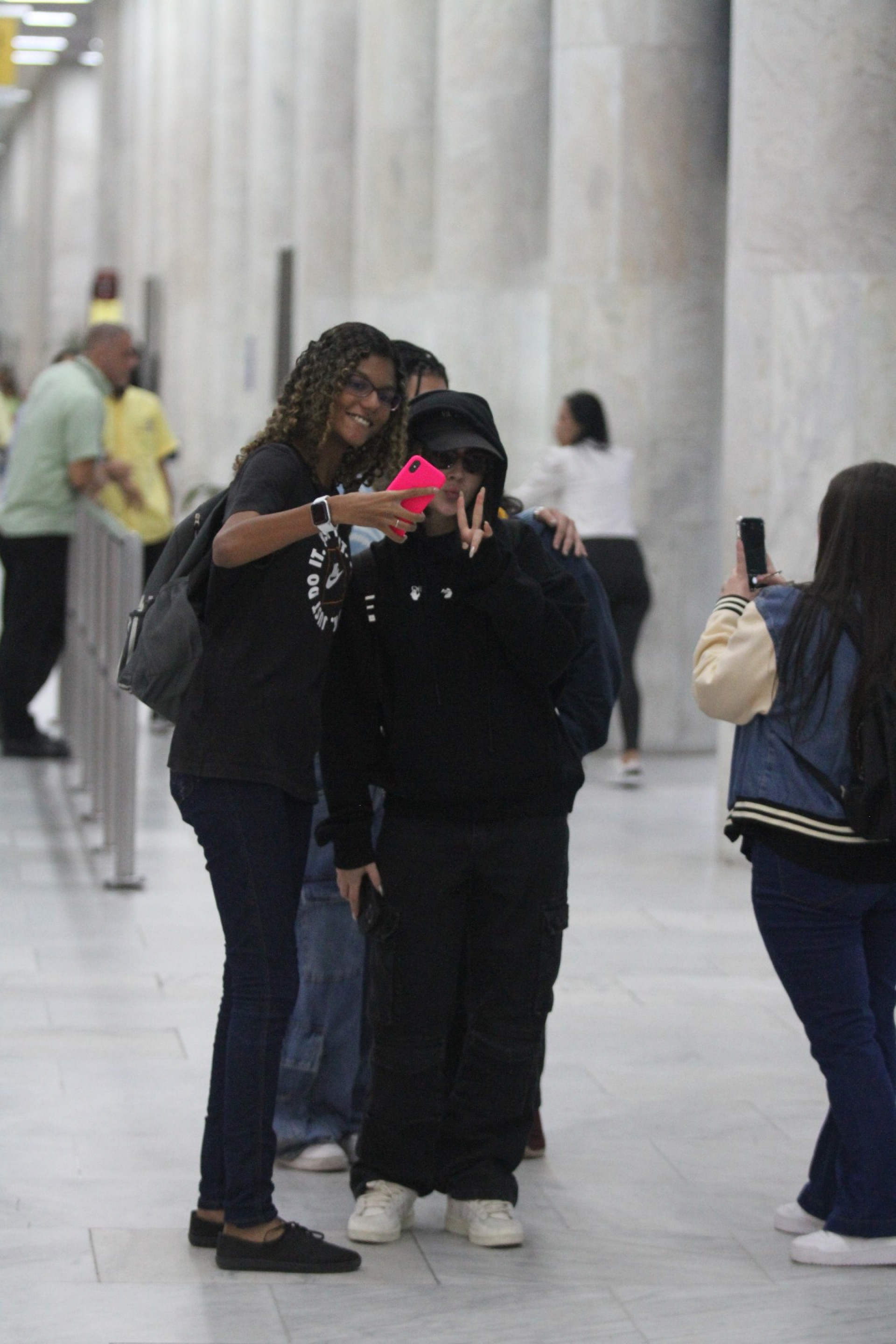 Jade Picon conversa com fãs no Aeroporto Santos Dumont - Adão/Ag. News
