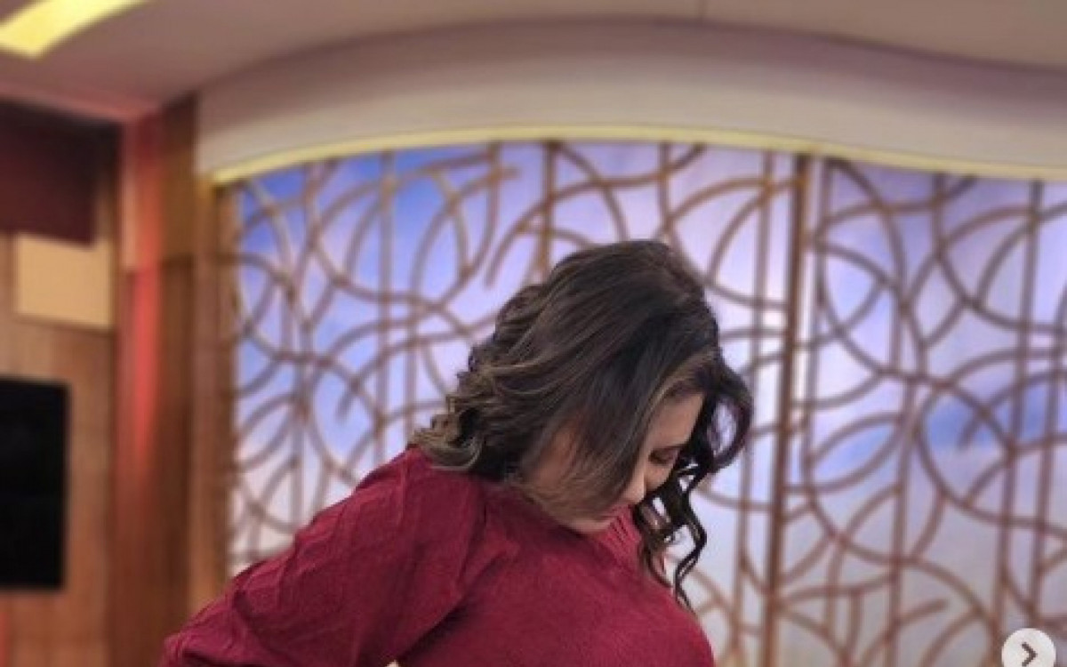 Michelle Loreto mostra a barriguinha de gr&aacute;vida