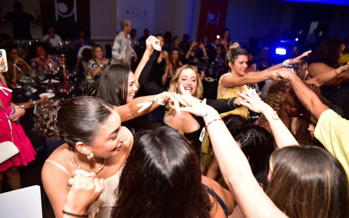 Famosos dançam quadrilha durante jantar promovido por Thaynara OG