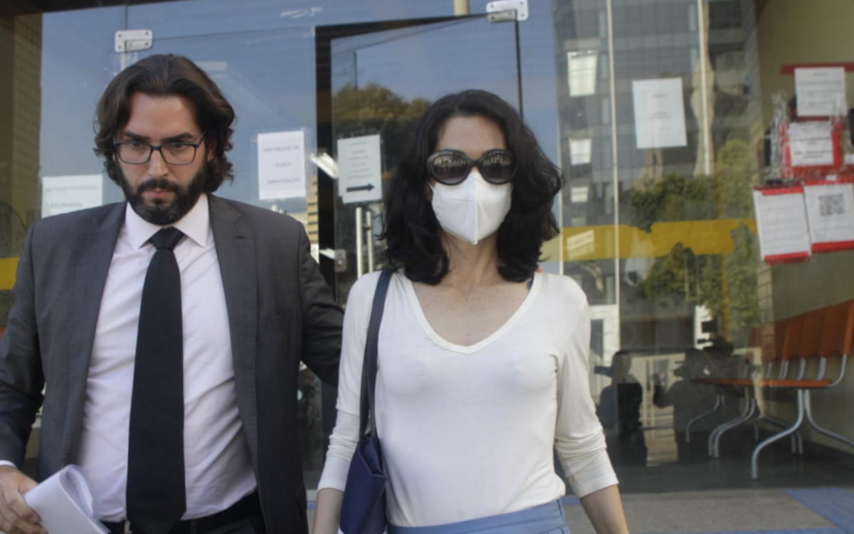 Juliana de Almeida Cezar Machado prestou depoimento na tarde desta ter&ccedil;a-feira (6), na 4&ordf; DP (Pra&ccedil;a da Rep&uacute;blica). Ela &eacute; investigada por inj&uacute;ria, les&atilde;o corporal e amea&ccedil;a