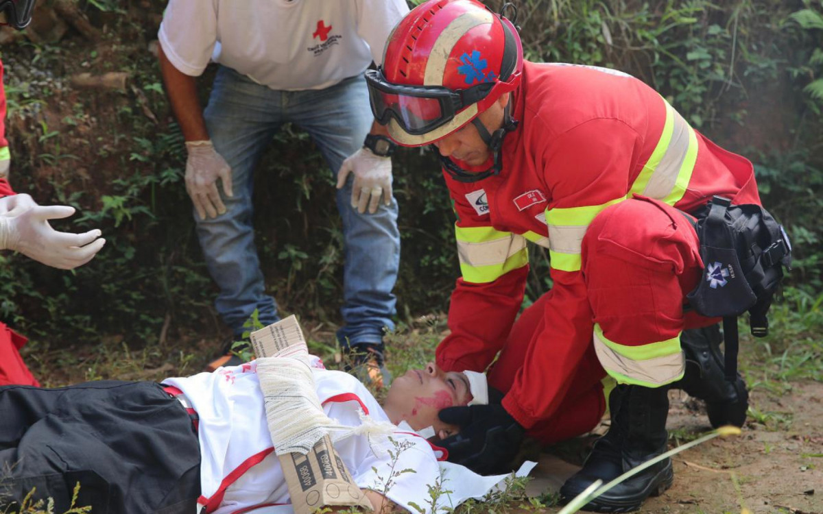 Defesa Civil de Caxias faz simulado de acidente rodovi&aacute;rio com produto t&oacute;xico - Divulga&ccedil;&atilde;o