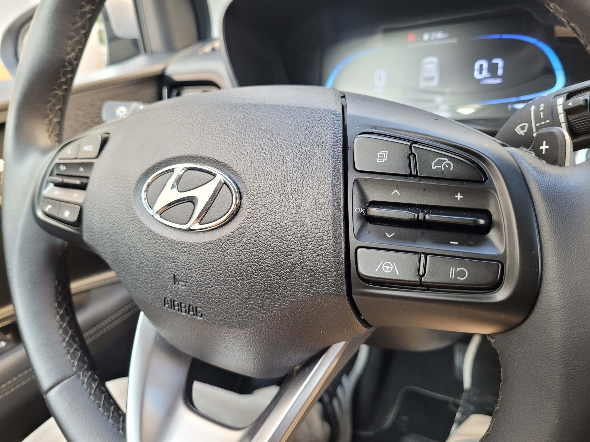 Modelo tem assistente de permanência em faixa, com correção de traçado - Lucas Cardoso/Agência O Dia