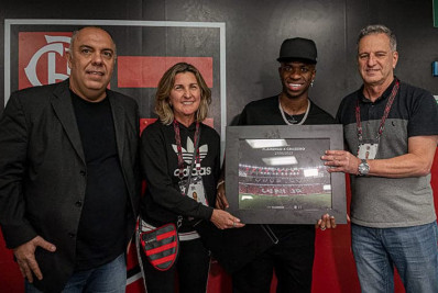 Vini Jr faz promessa à torcida do Flamengo: 'vai demorar, mas eu voltarei'