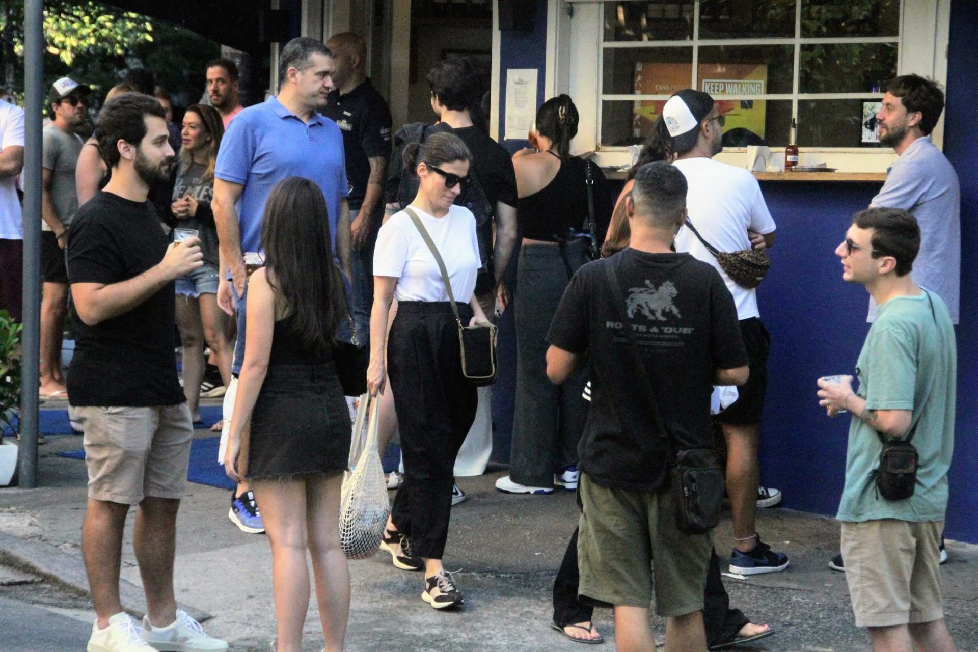 Renata Vasconcellos passeia com o marido no Leblon - Dan Delmiro/Ag. News