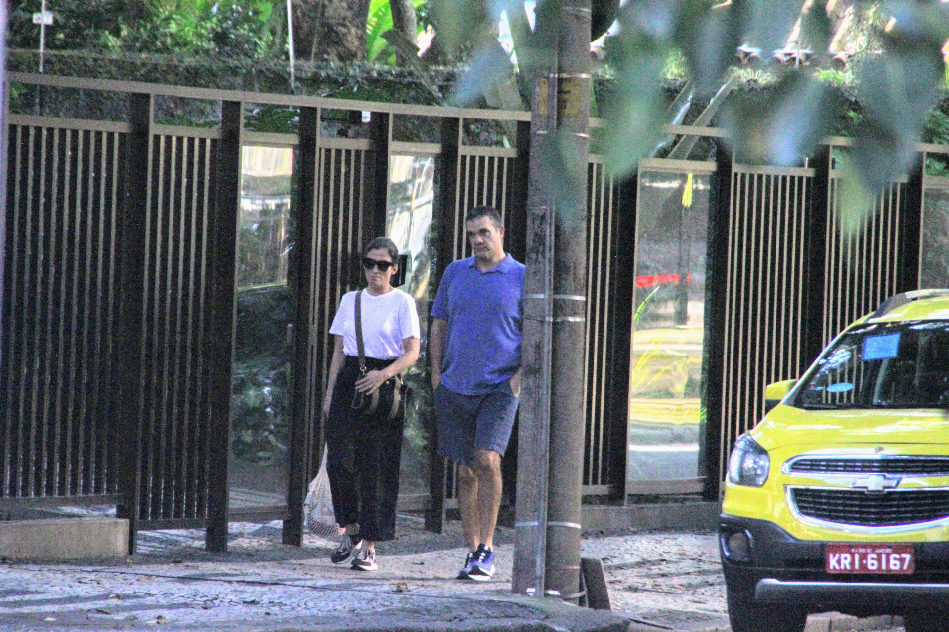 Renata Vasconcellos passeia com o marido no Leblon - Dan Delmiro/Ag. News