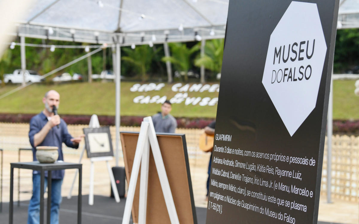 O curador Rui fala um pouco do Museu do Falso, com sede em Viseu