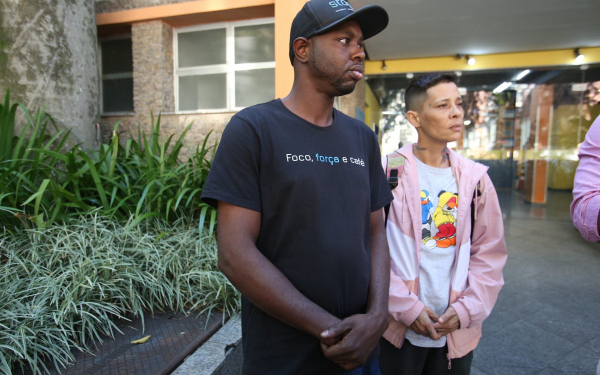 Max Ângelo dos Santos e Viviane Maria Souza, agredidos em São Conrado vão a  15° DP com seus advogados - Cleber Mendes/O Dia