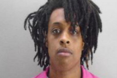 Pai e filho morrem após atirador abrir fogo em formatura de ensino médio nos EUA