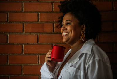 'Não me sinto presa a nada. Agora eu quero falar de amor', diz Marina Iris sobre novo álbum