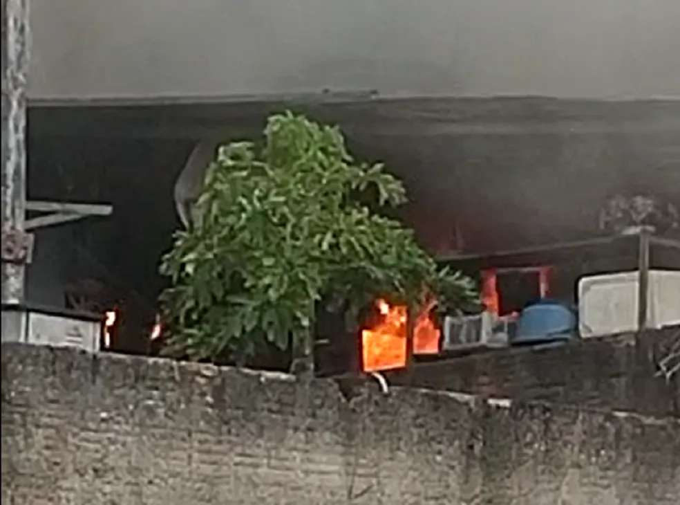 Mulher fica ferida em incêndio em residência em Quatis