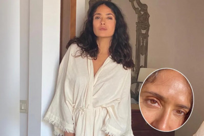Aos 56 anos, Salma Hayek expõe pele sem maquiagem e cabelos brancos em selfie: 'Acordando'