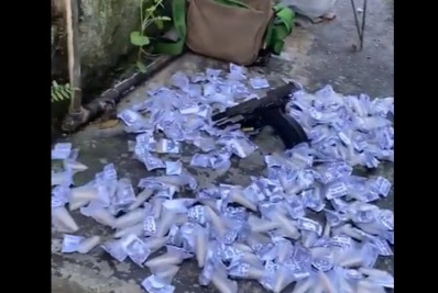 PM prende traficante com drogas e pistola no Az de Ouro em Nilópolis