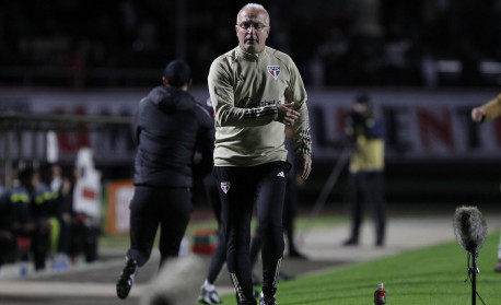 Meia do Manchester United relembra passagem pelo São Paulo