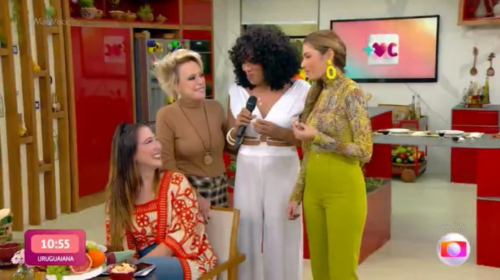 Patrícia Poeta e Valéria Barcellos invadem o estúdio do 'Mais Você' - Reprodução/Globo