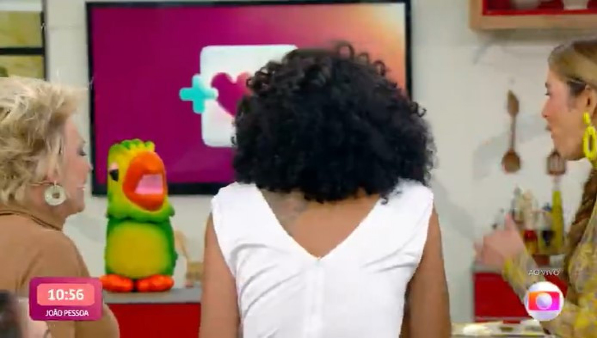 Patrícia Poeta e Valéria Barcellos invadem o estúdio do 'Mais Você' - Reprodução/Globo