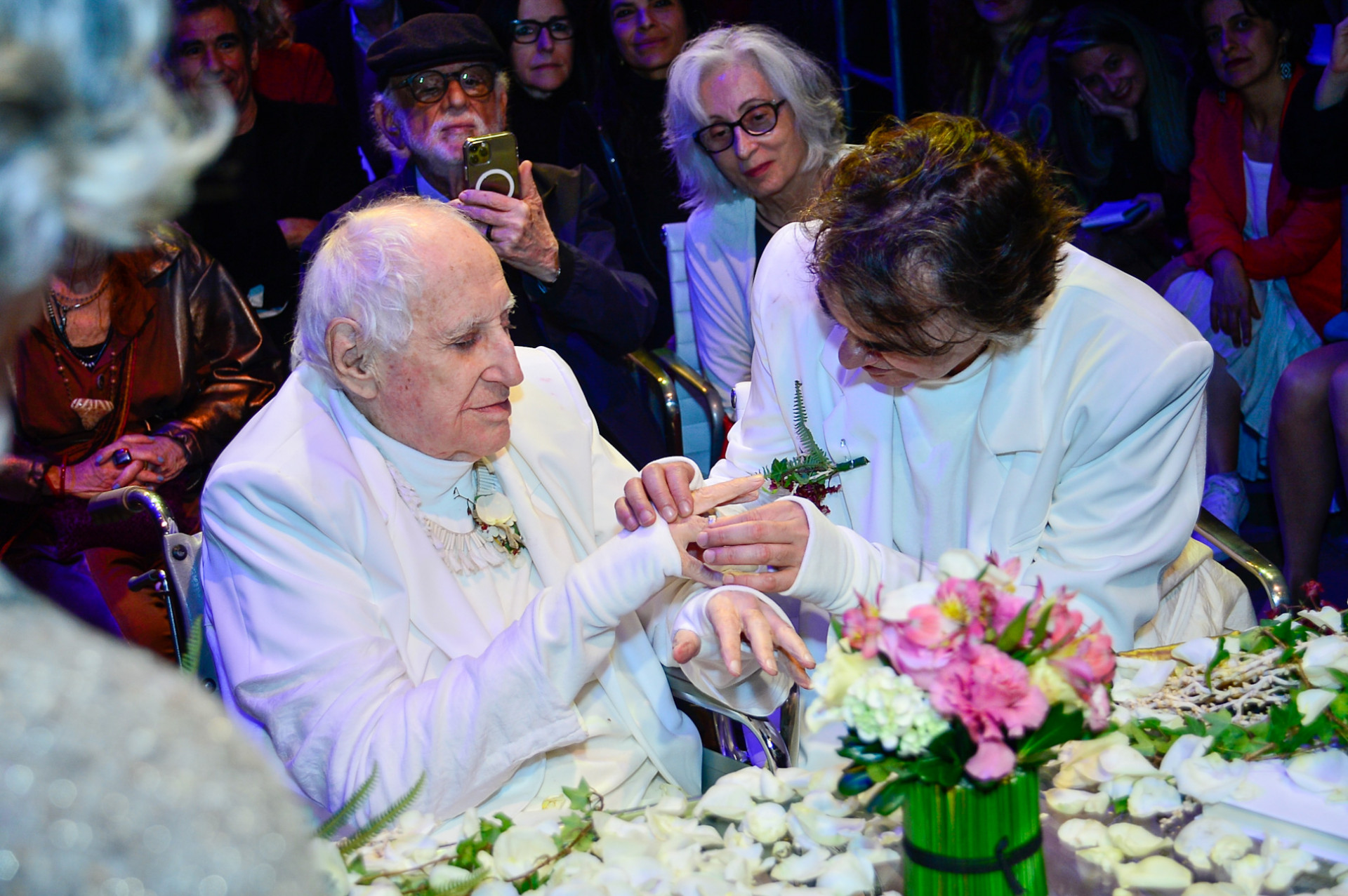 Z&eacute; Celso e Marcelo Drummond se casaram no Teatro Oficina  - Eduardo Martins / Agnews