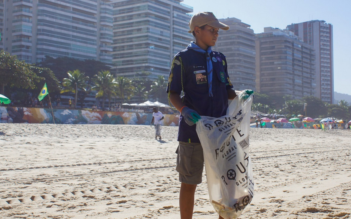 Terceira edi&ccedil;&atilde;o do evento 'Aquele Abra&ccedil;o'  reuniu mais de 2 mil volunt&aacute;rios na praia de S&atilde;o Conrado para um grande Mutir&atilde;o de Limpeza, abra&ccedil;o simb&oacute;lico ao Oceano e uma s&eacute;rie de a&ccedil;&otilde;es educativas e culturais