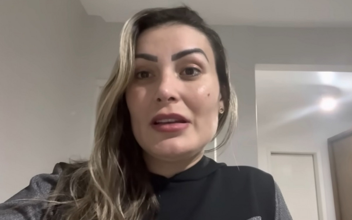 "Confesso que at&eacute; queria, mas a gente foi com a minha ex-sogra, minha m&atilde;e e Leonzinho. A gente est&aacute; priorizando nossa amizade e tem medo de estragar isso. Tenho um amor muito grande pelo Thiago, se ele aceitasse meiu trabalho a gente nunca teria se separado", contou 