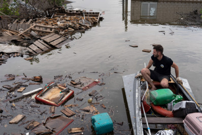Cinco pessoas morrem após enchente causada pela explosão de barragem na Ucrânia