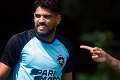 Lateral do Botafogo está a detalhes de ser anunciado por clube da Série A