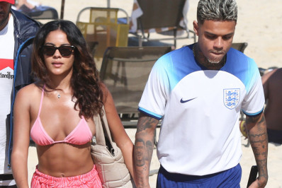 Bella Campos e MC Cabelinho curtem dia de sol em praia do Rio