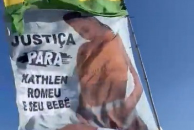 Dois anos após morte da jovem Kathlen Romeu, familiares e amigos fazem ato pedindo justiça