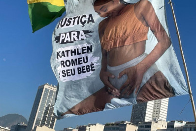 Dois anos após morte da jovem Kathlen Romeu, familiares e amigos fazem ato pedindo justiça