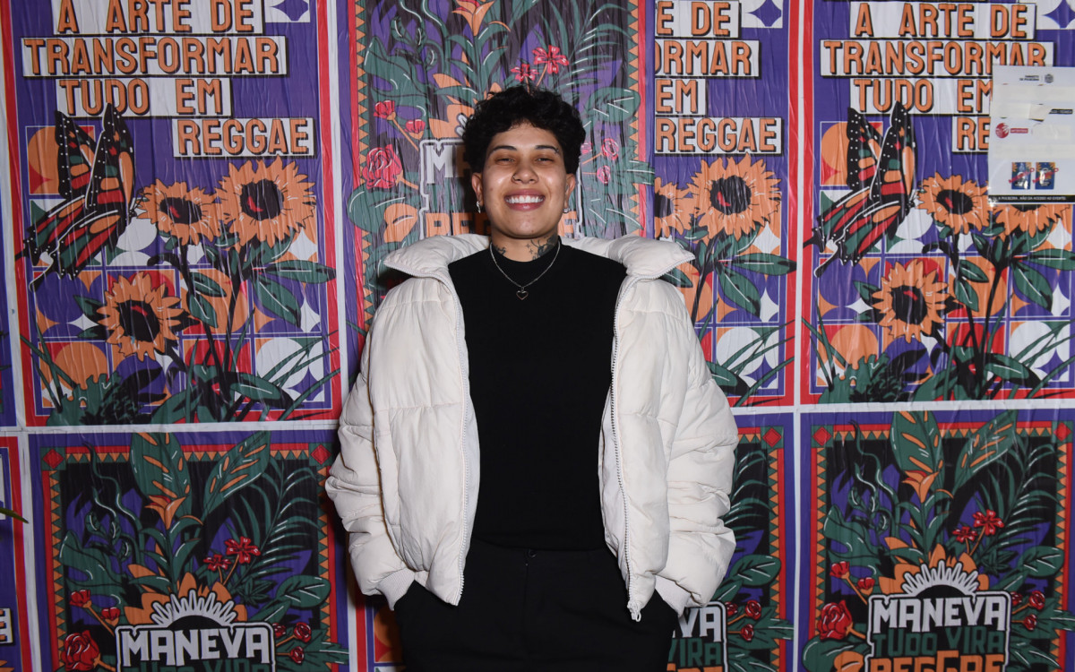 Ana Gabriela participa da gravação do DVD da banda Maneva