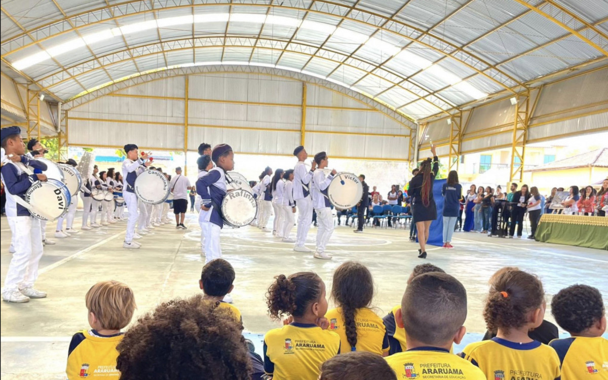 
V&aacute;rios projetos s&atilde;o executados na escola. Dentre eles, o Projeto Conex&atilde;o: Cultura, Arte e Educa&ccedil;&atilde;o, que trabalha n&atilde;o s&oacute; a parte cognitiva, como tamb&eacute;m as habilidades m&uacute;ltiplas de cada aluno