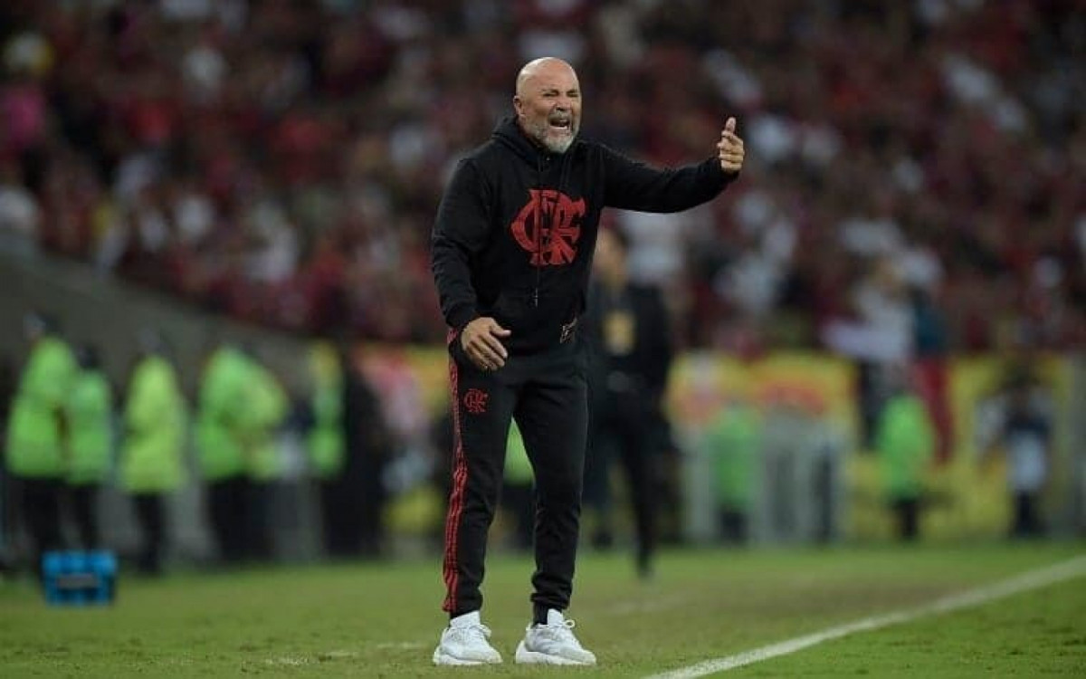 Sampaoli comandando o Flamengo contra o Racing